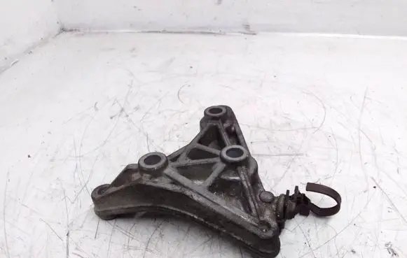 Honda Civic A/C compressor mount bracket 8972624630