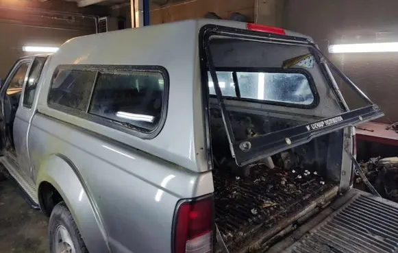 Nissan Navara D22 Pick-up truck tonneau cover 