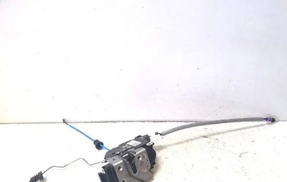 Mercedes-Benz GLA W156 X156 Front door lock A1667200135