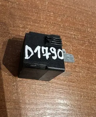 Mercedes-Benz E W210 Other relay A0025421319 D1790