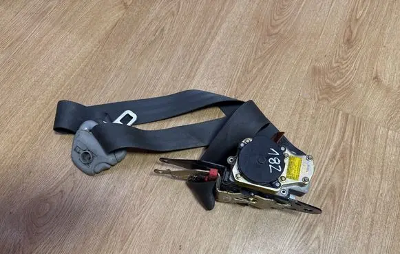 Mitsubishi Colt Front seatbelt 0425077 225077