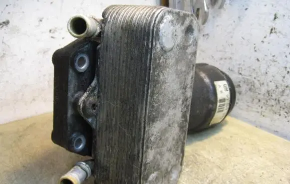 Opel Zafira A Engine oil radiator GM905716736740230200