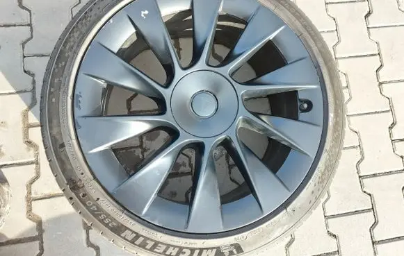 Tesla Model Y R15 summer tire 