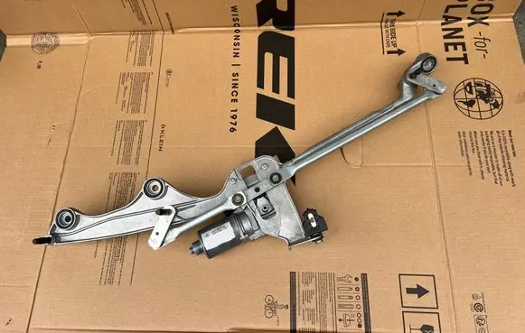 Mercedes-Benz S W222 Front wiper linkage and motor A2228200142