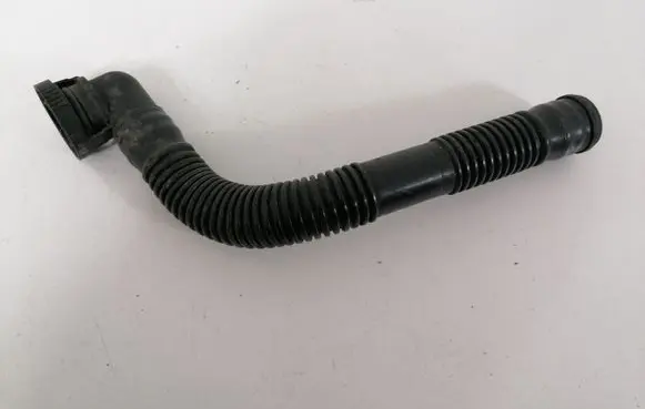 Volkswagen PASSAT B6 Breather hose/pipe 5N0129637D