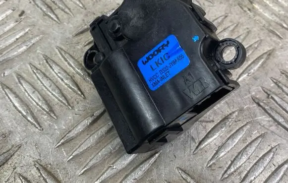 Hyundai Grand Santa Fe NC Air flap motor/actuator D332JY9AA5