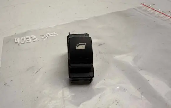 Opel Grandland X Electric window control switch 98044803ZD