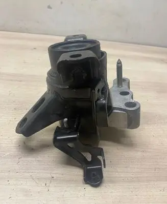 Toyota Auris E180 Engine mount bracket