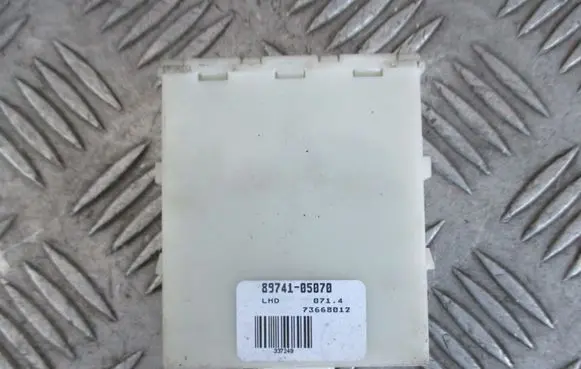 Toyota Avensis T250 Central locking relay 8974105070