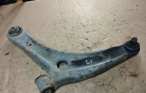 Peugeot 4007 Front lower control arm/wishbone