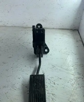 Honda CR-V Accelerator throttle pedal J30000034876