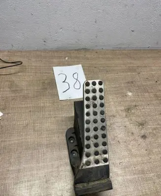 Mercedes-Benz C W204 Accelerator throttle pedal A2043000204 0208111