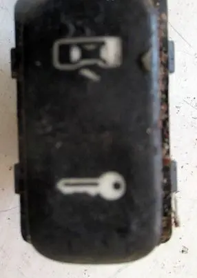 Skoda Octavia Mk2 (1Z) Central locking switch button 