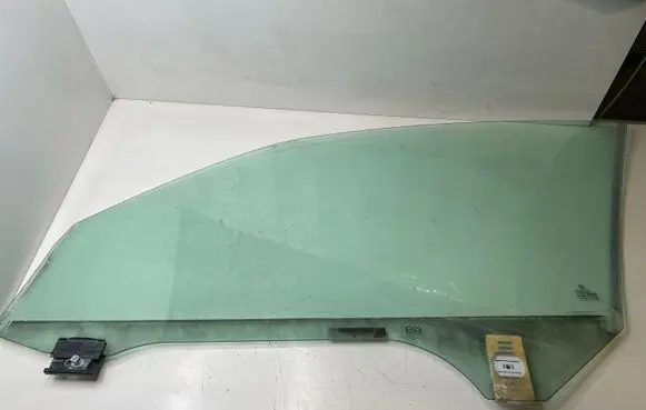 BMW 3 E92 E93 Front door window glass four-door G2714592205V