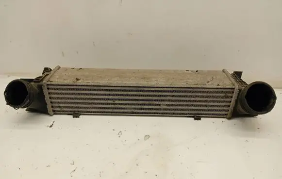 BMW 3 E90 E91 Intercooler radiator 7798788 3296399