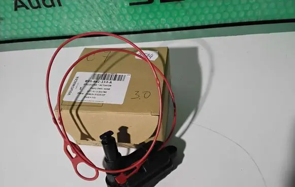 Audi A6 S6 C7 4G Fuel tank cap lock motor 8V0862153A