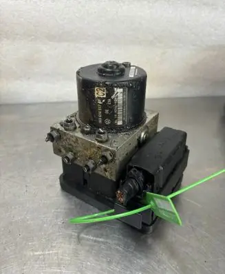 Volkswagen Golf V Master brake cylinder