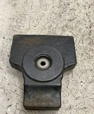 BMW 1 F20 F21 Engine mount bracket 6872914 35HZBMW 2601162345