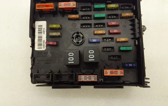 Volkswagen PASSAT B7 Fuse box set 3C0937125A 63595743