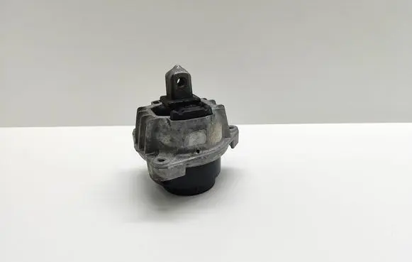 BMW 5 F10 F11 Engine mount bracket 6777371 22116777371 68623513