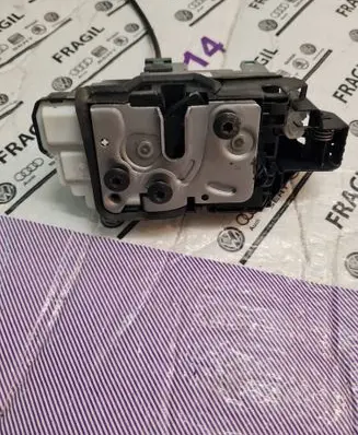 Volvo XC60 Front door lock 