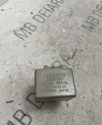 Lexus CT 200H Light relay 8198050030