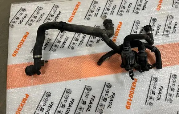 Audi A5 Engine coolant pipe/hose 8W0122055CB 8W0122073H