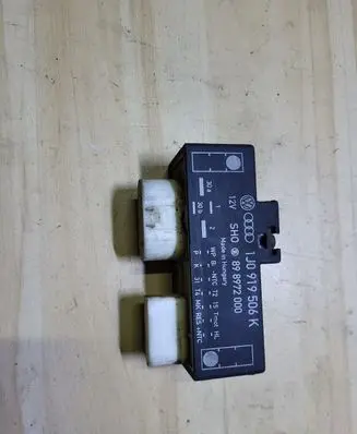 Volkswagen Golf IV Glow plug pre-heat relay 1J0919506K