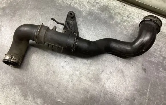 Mercedes-Benz C W203 Intercooler hose/pipe A2035200095 ZGS008
