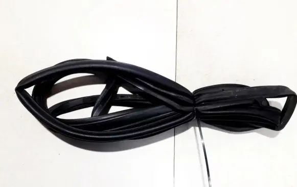 Toyota RAV 4 (XA30) Rubber seal front coupe door 
