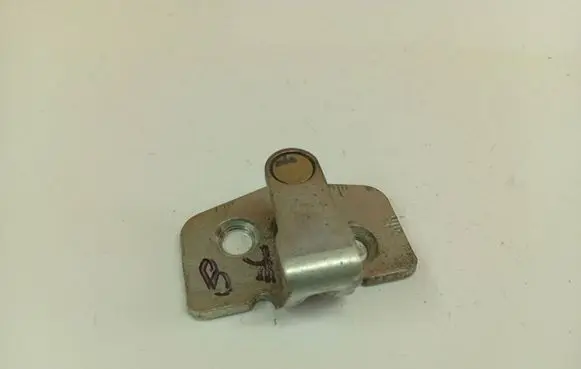 Opel Vectra C Rear door lock loop/hook striker