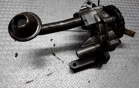 Volkswagen Jetta V Oil pump 038115105C