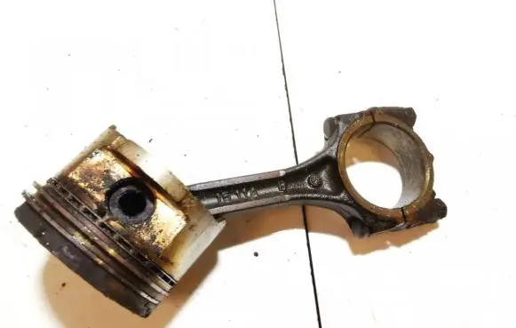 Hyundai Accent Piston with connecting rod