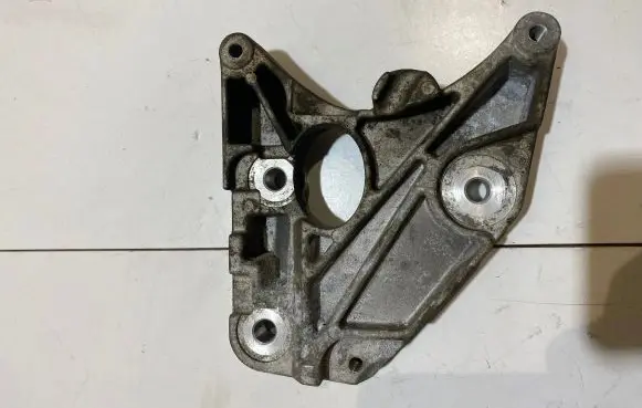 Ford Mustang VI A/C compressor mount bracket FR3E19D624CA
