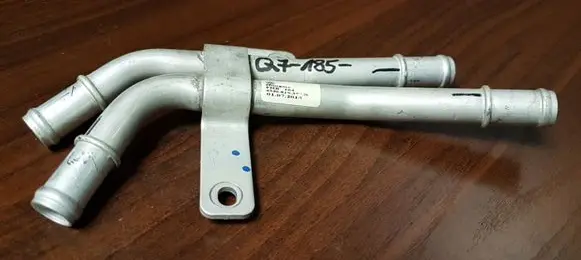 Audi Q7 4M Engine coolant pipe/hose 4M0819377N