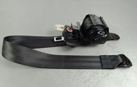 SsangYong Rexton Third row seat belt Y40017138608