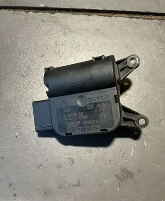 Audi A4 S4 B6 8E 8H Air flap motor/actuator 0132801303