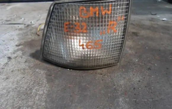 BMW 7 E32 Front indicator light