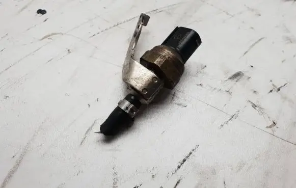 Mercedes-Benz C W204 Oil pressure sensor A6510703981 L25865DA