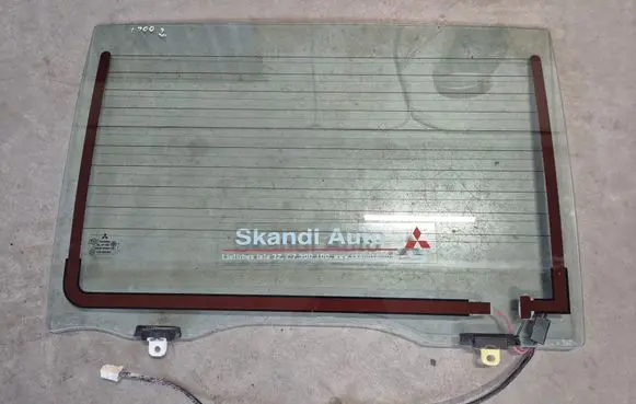 Mitsubishi L200 Rear windscreen/windshield window 