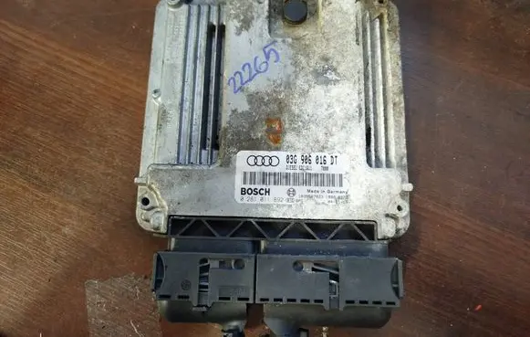 Audi A3 S3 8P Engine control unit/module 03G906016DT 0281011892