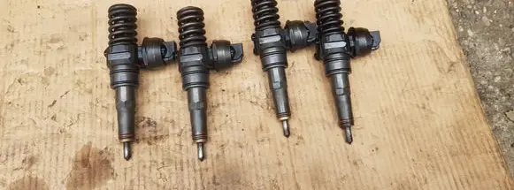 Volkswagen PASSAT B6 Fuel injectors set 038130073BN