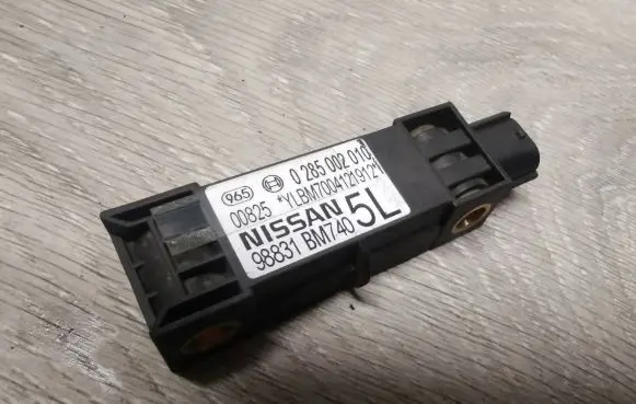 Nissan Almera N16 Airbag deployment crash/impact sensor 98831BM740 0285002010 00825