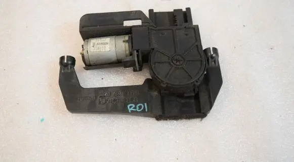 Mercedes-Benz S W220 Seat adjustment motor A2109700026