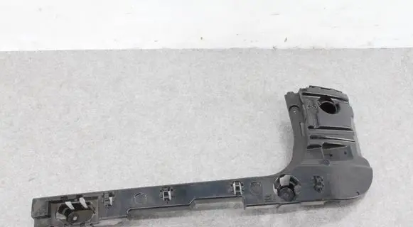 Rear bumper mounting bracket