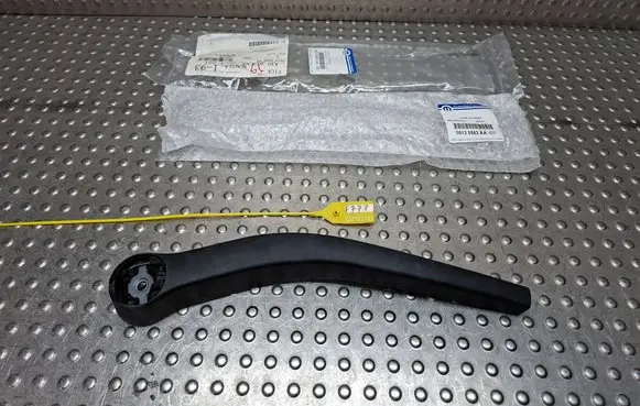 Dodge Durango II Rear wiper blade arm 5135583AA