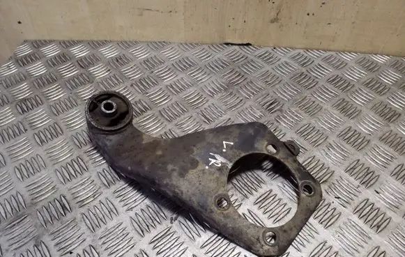 Mitsubishi Pajero Front differential bracket 