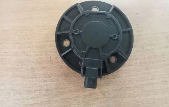 Volkswagen Golf VII Camshaft vanos timing valve 06L109259A