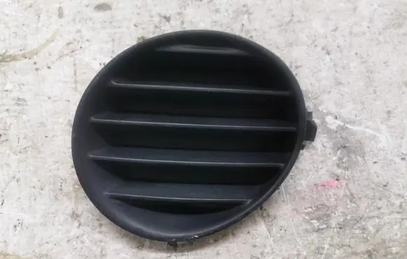 Renault Megane I Front bumper lower grill 7700427570