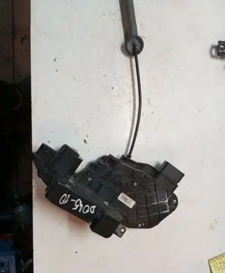 Volvo XC60 Front door lock 30799306